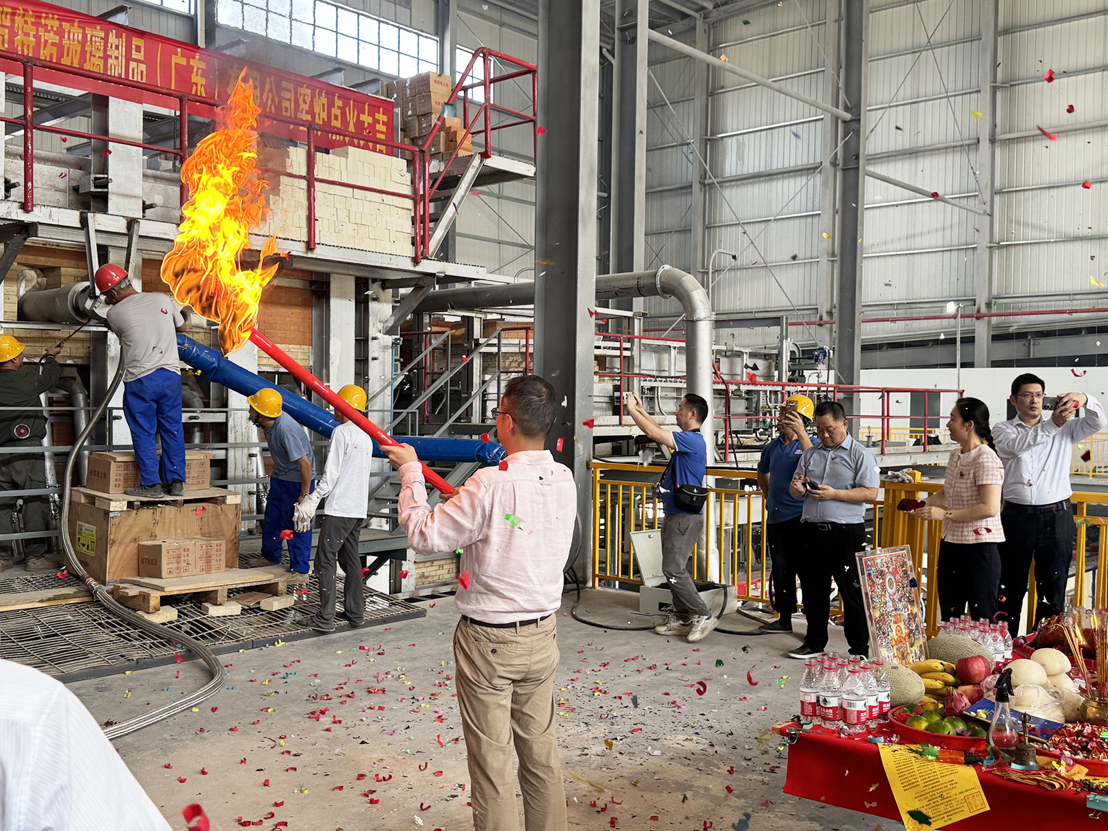 Últimos blogs de la empresa sobre BELLECRAFT GLASS ha calentado con éxito un proyecto de horno de botellas cosméticas de alta gama de 30 toneladas por día en Guangdong