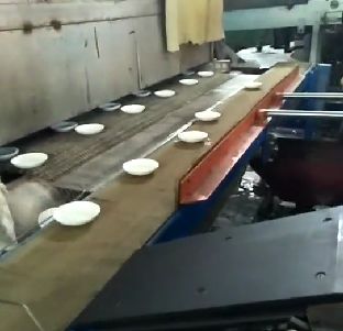 Comprar Línea de producción de vidrio de vajilla redonda blanca 380V Máquina de moldeado de cuencos de vidrio ópalo Fabricación en línea