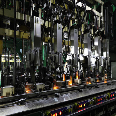 comprar Línea de fabricación de botellas de vidrio 100TPD envase 380V que forma el equipo Fabricación en línea