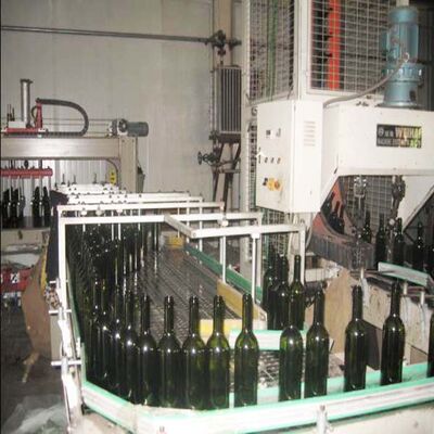 Comprar Línea industrial de fabricación de botellas de vidrio 150TPD con máquina formadora de vidrio 380V Fabricación en línea